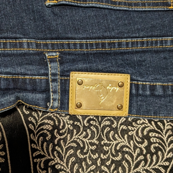 PLUS SIZE 22 Baby Phat capris - Picture 8 of 9